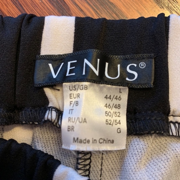 Venus Black and Cream Dressy Shorts with Scalloped Side Slit - Picture 4 of 6